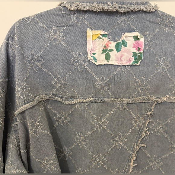 NEW POL Women’s Oversized Floral Patchwork Denim Jacket Shacket Size L - Picture 4 of 9